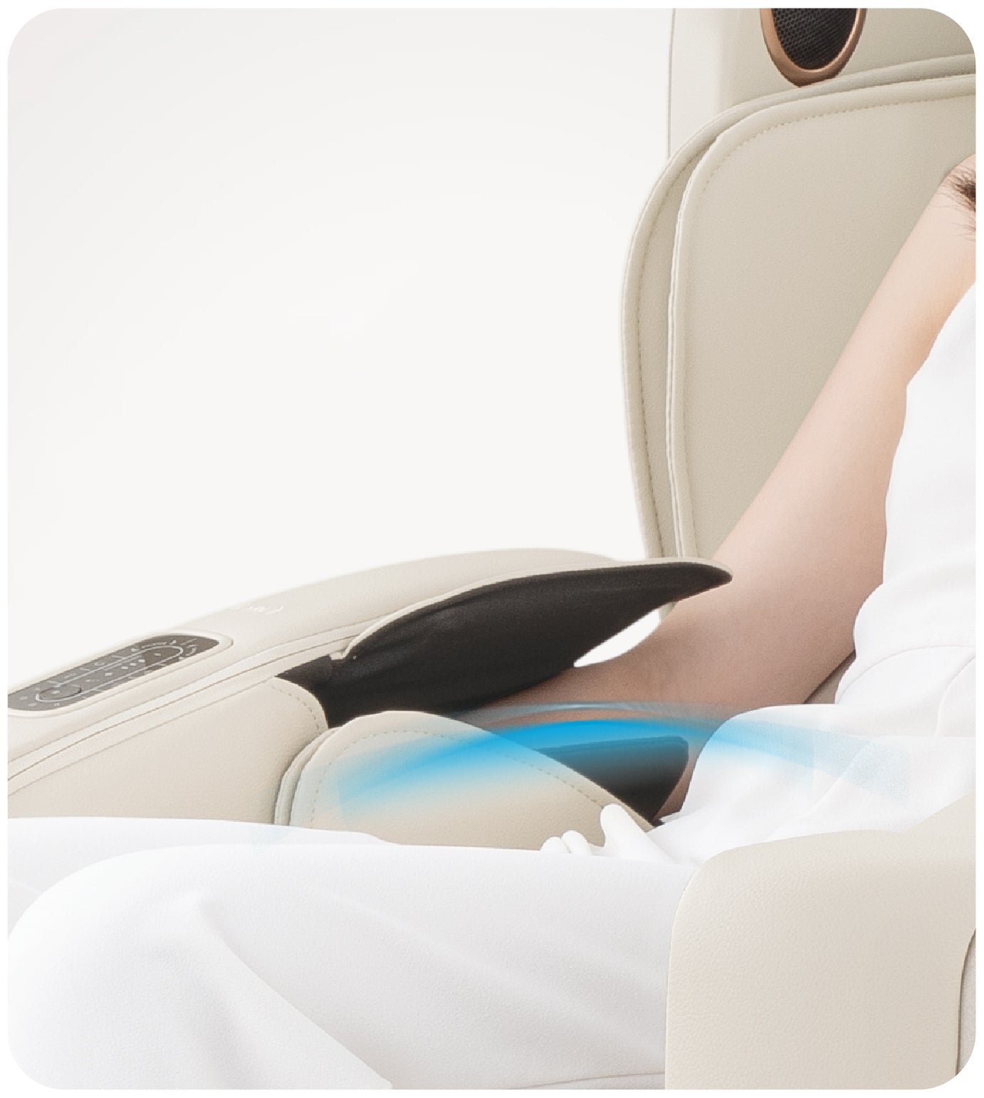 Automatically assesses your body shape and shoulder position to adjust the roller with precision. Ensuring the rollers align correctly with your body to deliver consistent pressure where it’s needed most, enhancing comfort and effectiveness throughout the session.